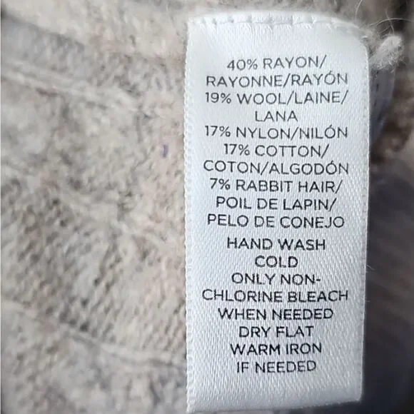 V-neck LOFT Sweater Size XL - Picture 5 of 5